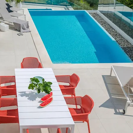 Schoene Zvizdan Mit Infinity Pool Holiday home *