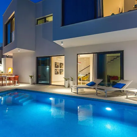 Schoene Zvizdan Mit Infinity Pool Veliko Brdo (Makarska)
